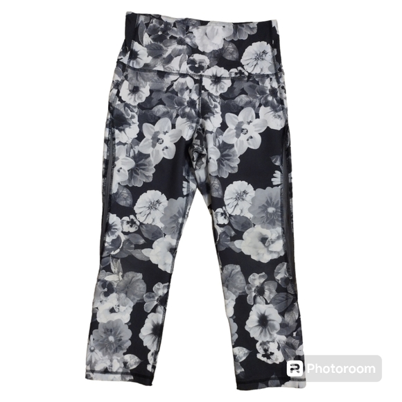 Old Navy Pants - Old Navy Active Go Dry Capri Leggings